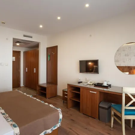 Family Berlin 3* Свети-Влас