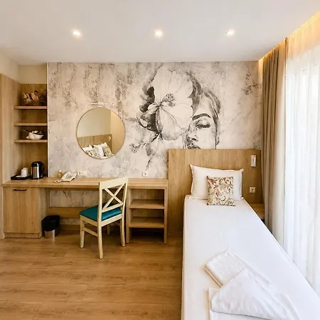 Family Berlin 3* Свети-Влас