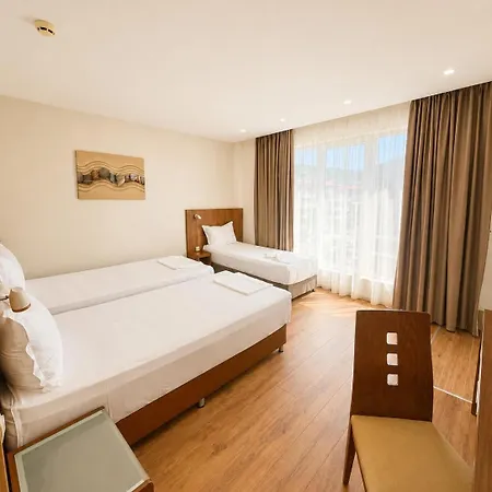 Отель Family Berlin 3*